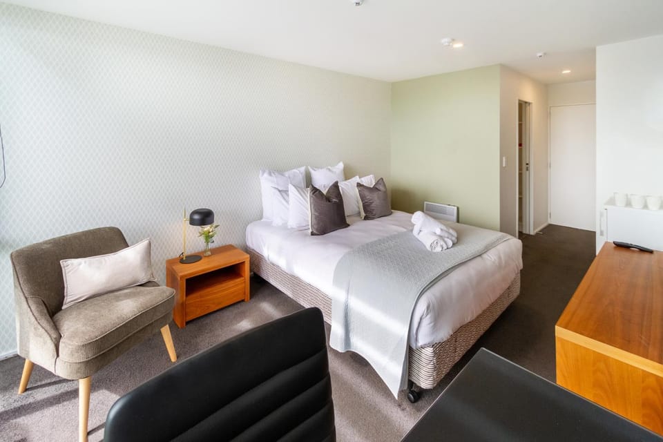 Bed, Living room