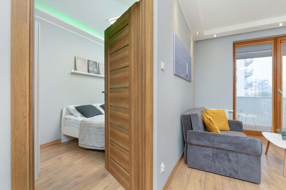 Bed, TV and multimedia, Living room, Photo of the whole room, Seating area, Bedroom, wardrobe