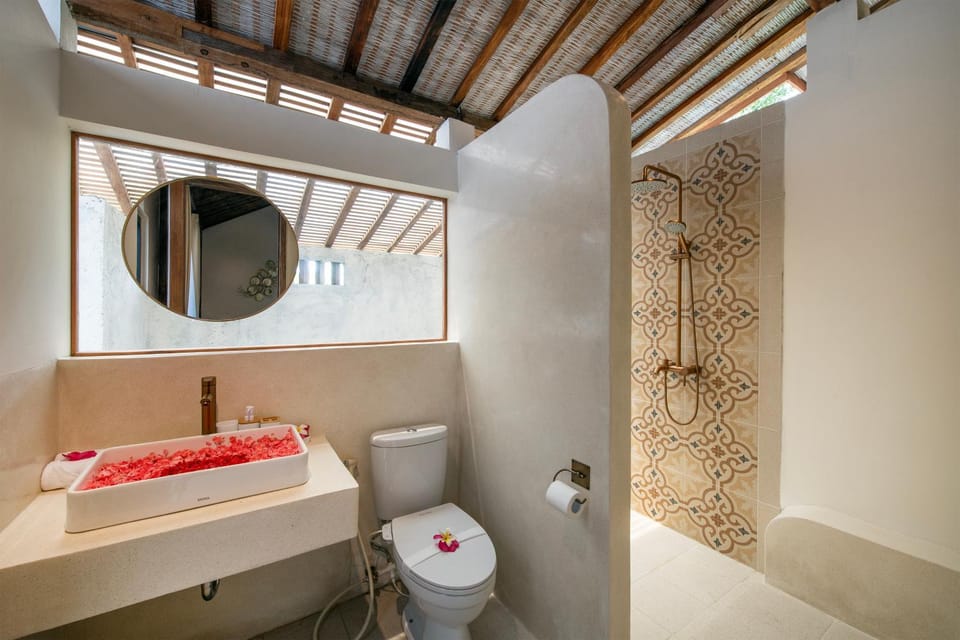 Shower, Toilet, Bathroom, towels