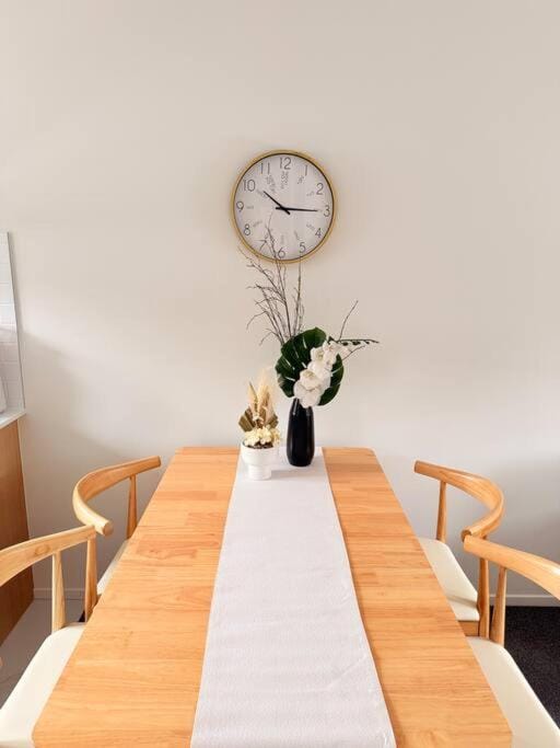 Tranquil 3 Bed Minutes To CBD And Arena, Sleeps 7 House in Christchurch