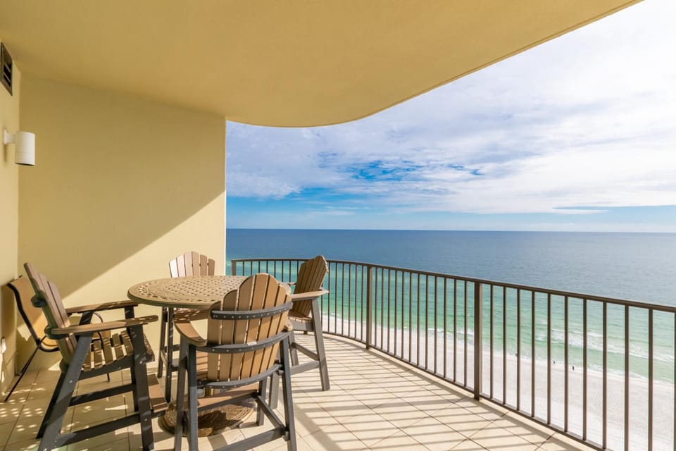 View (from property/room), Balcony/Terrace, Seating area