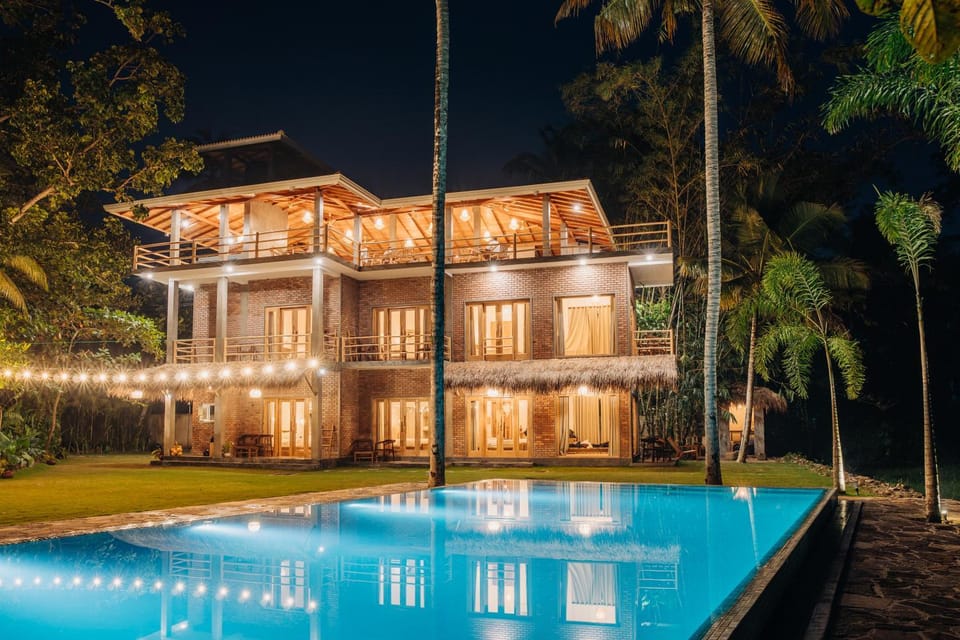 Property building, Garden, Swimming pool