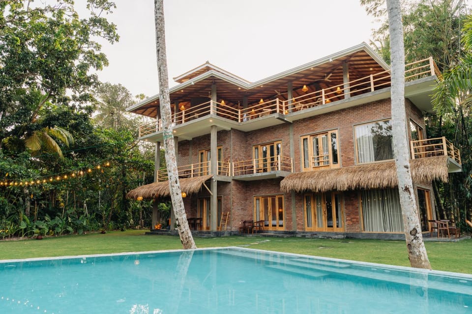 Property building, Garden, Swimming pool