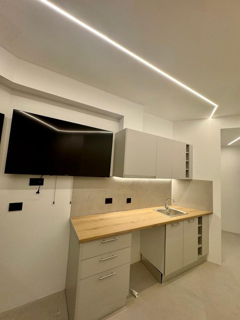 TV and multimedia, Kitchen or kitchenette, hair dresser