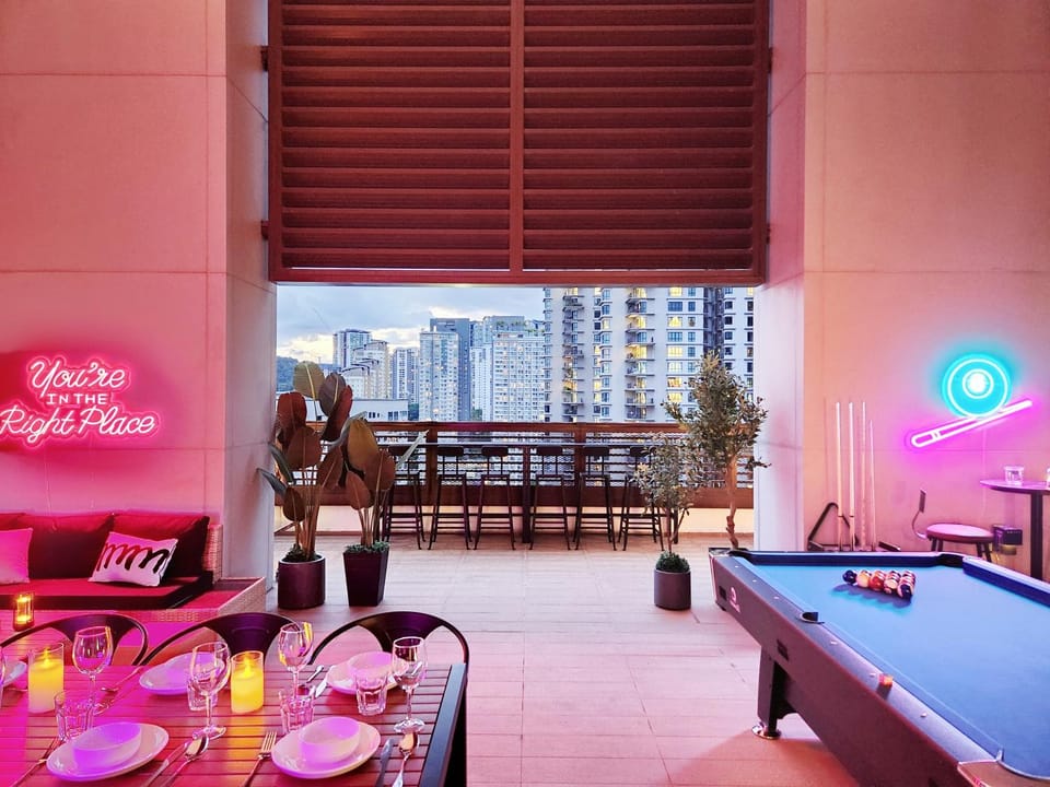 Billiard, Balcony/Terrace, Seating area, Evening entertainment