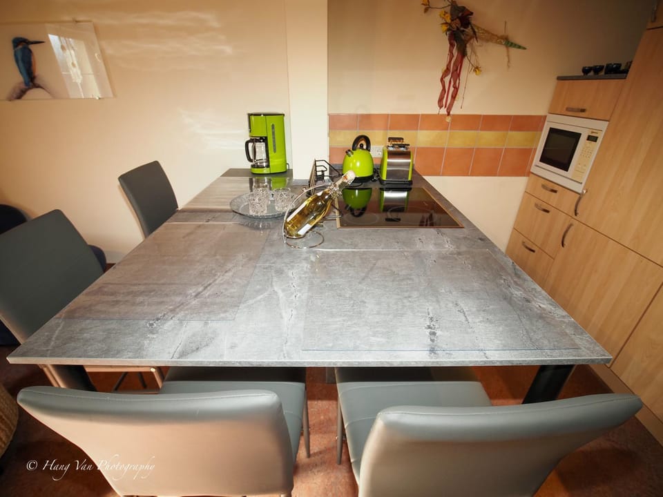 Property building, Kitchen or kitchenette, Living room