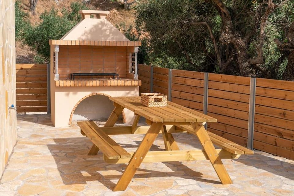 Day, BBQ facilities, Dining area