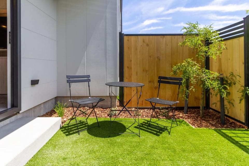 Bright and Inviting Studio Near South City Mall Apartment in Christchurch