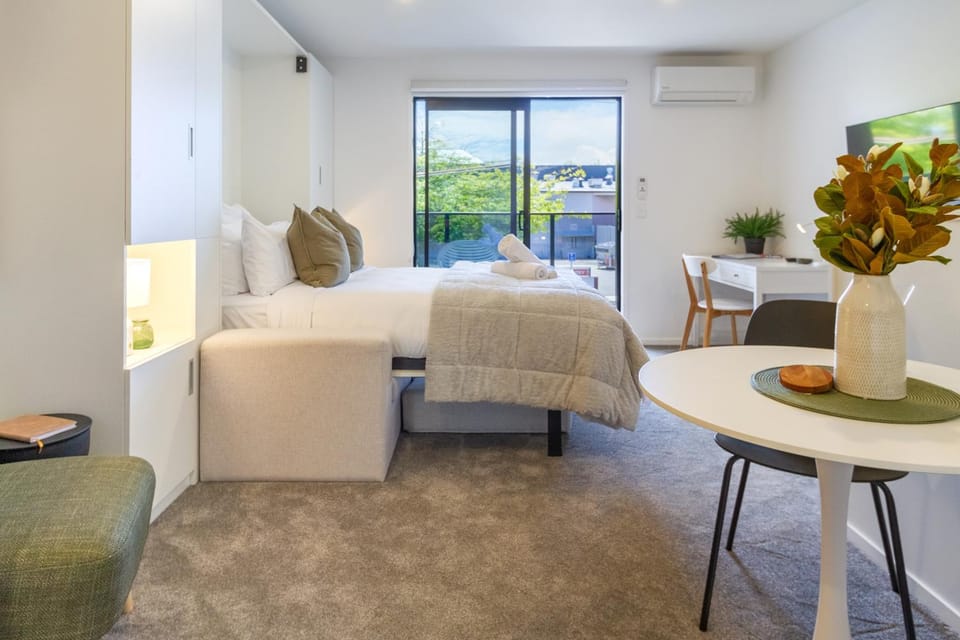 Bed, Living room, Photo of the whole room, Seating area, Dining area, Bedroom, air conditioner