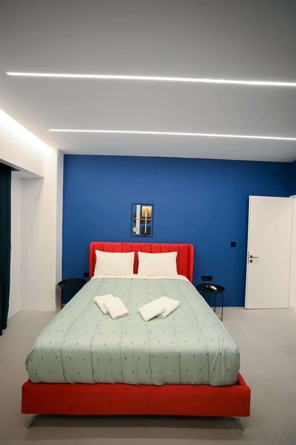 Bed, Photo of the whole room, Bedroom, towels