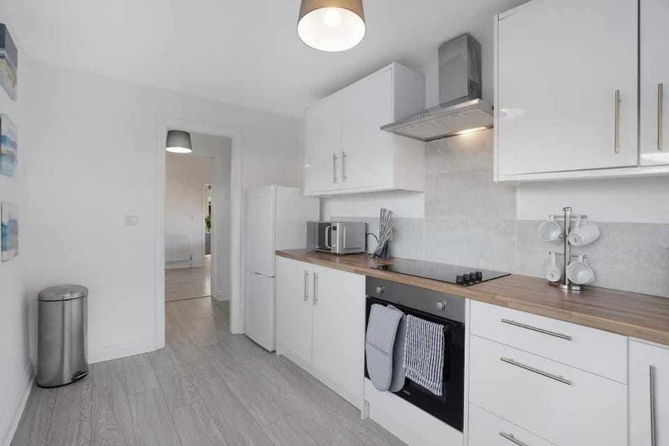 Modern 2 Bed Near River Tees, Parks, Town Centre House in England