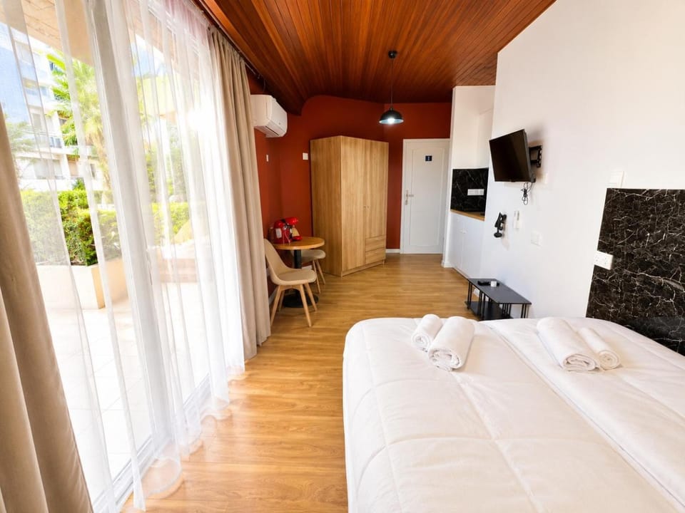 Modern Studio N1 private Kitchenette and Bathroom Apartment in Limassol City