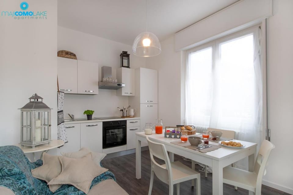 Kitchen or kitchenette, Living room, Food and drinks, Seating area, Dining area, Food, oven, stove