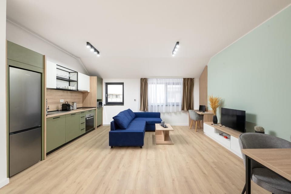 TV and multimedia, Seating area, Dining area, kitchen