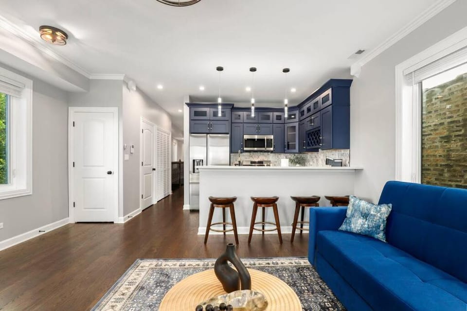 Kitchen or kitchenette, Living room, Seating area, Dining area, oven, stove