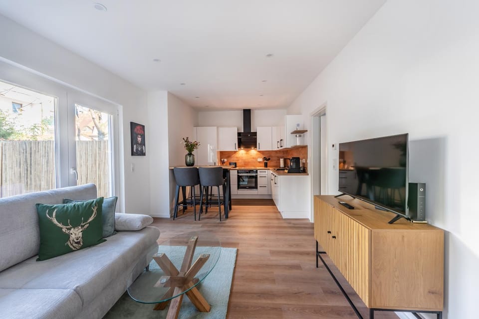 TV and multimedia, Living room, Seating area, kitchen