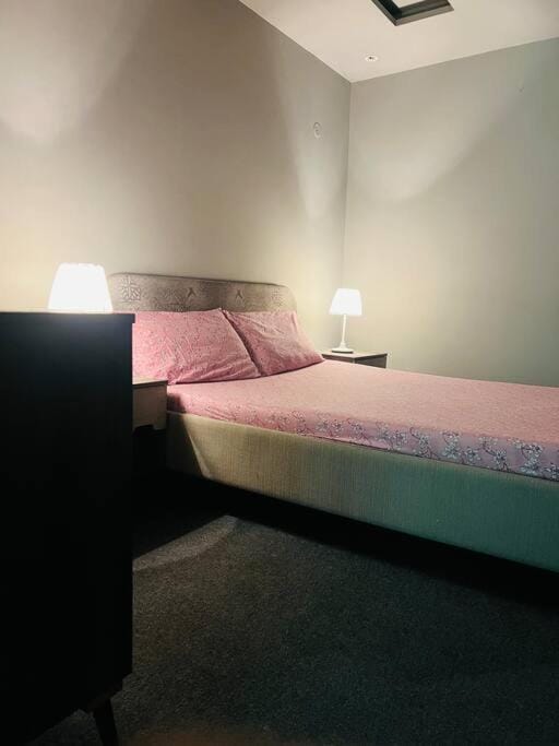Beautiful Updated Midtown Apartment Apartment in Lahore