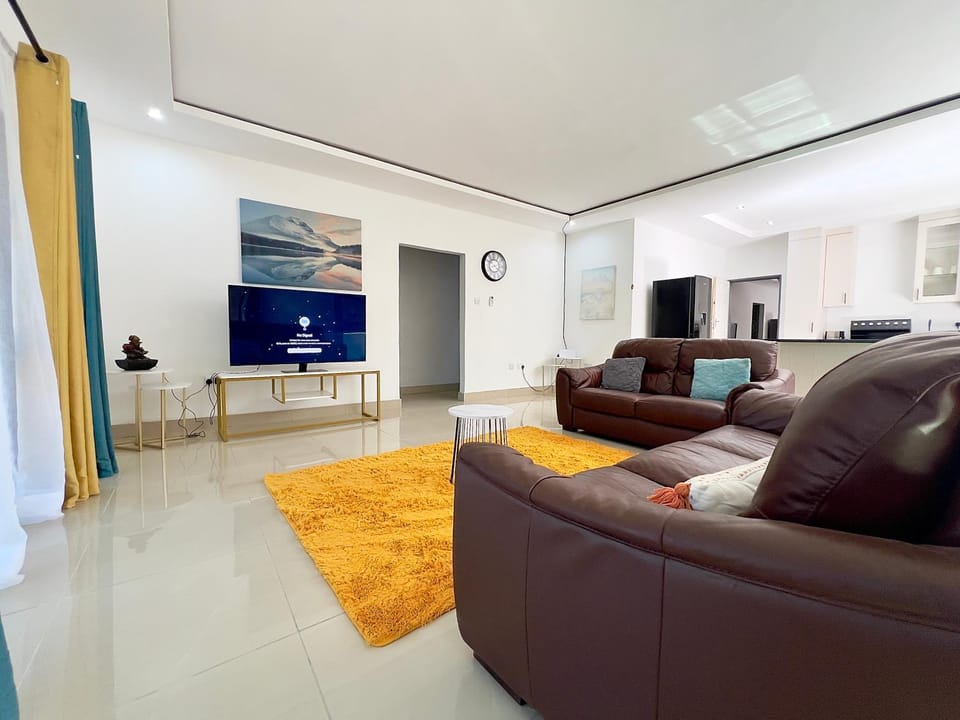 Communal lounge/ TV room, Living room, Seating area