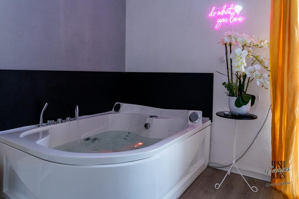 Hot Tub, Bath