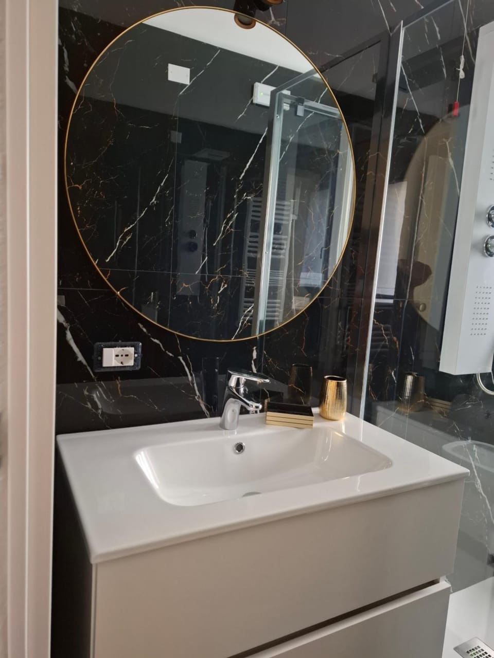 Mariam Royal Apartment & Rooms Bed and Breakfast in Reggio Calabria