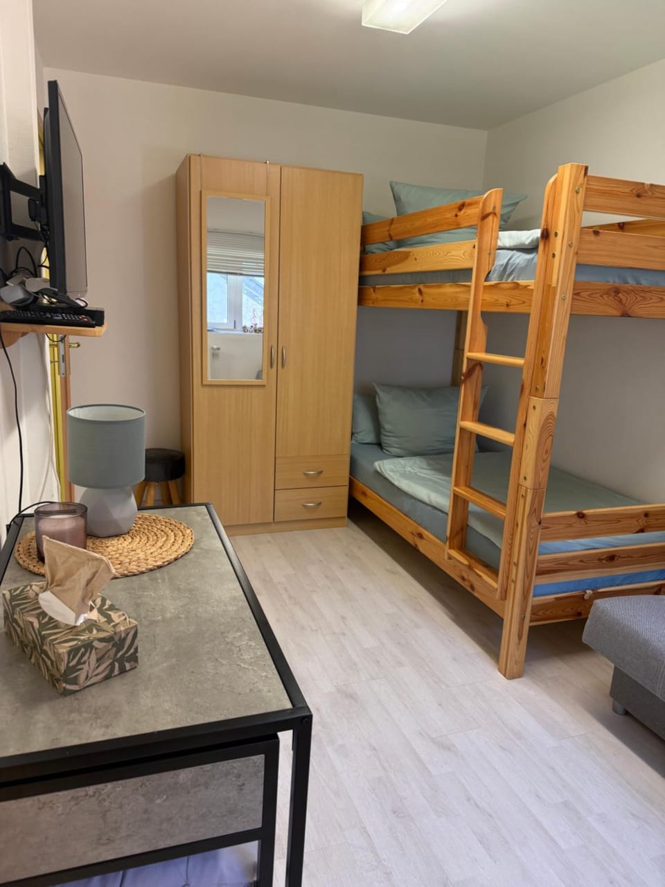 Bed, TV and multimedia, Photo of the whole room, Bedroom, bunk bed, wardrobe