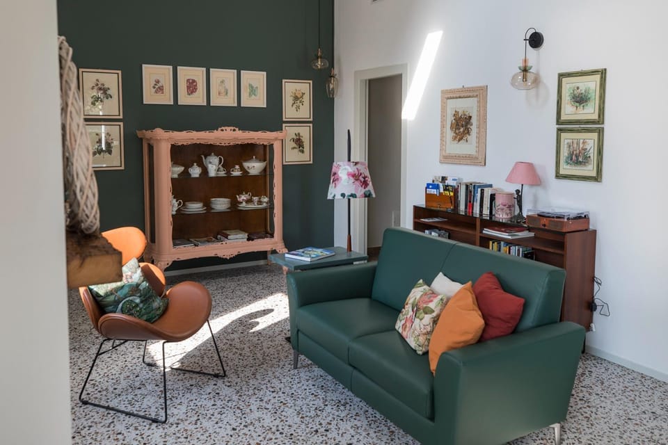 Communal lounge/ TV room