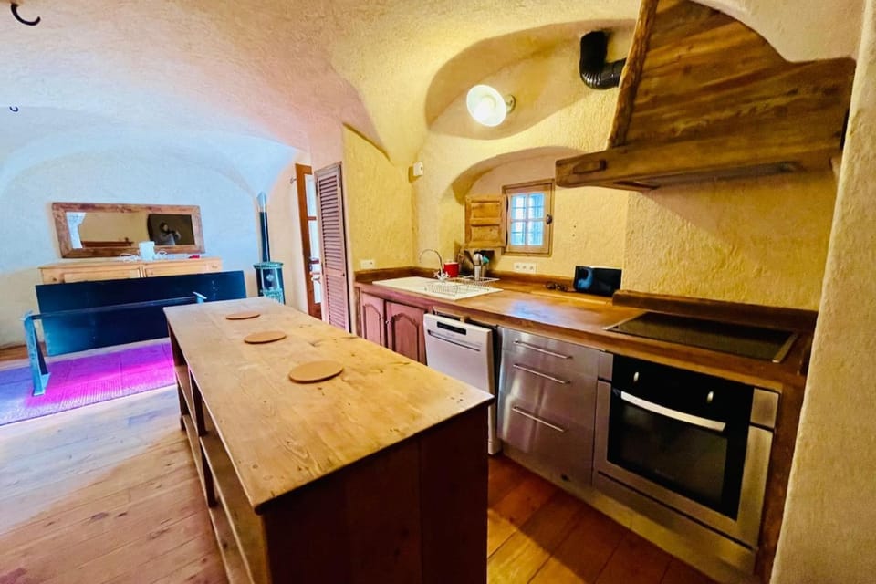 130 sqm Apartment in a Village House Apartment in Saint-Chaffrey