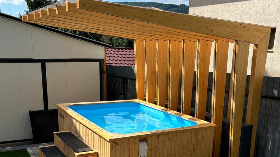 Hot Tub, Swimming pool