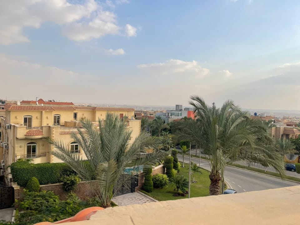 Property building, Day, Neighbourhood, Natural landscape, Balcony/Terrace, Street view
