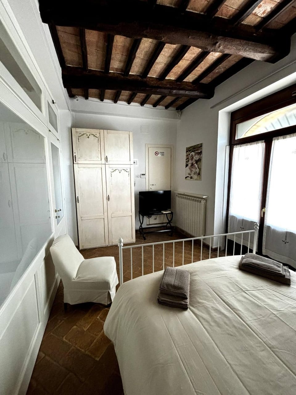 Bed, TV and multimedia, Photo of the whole room, Bedroom, wardrobe
