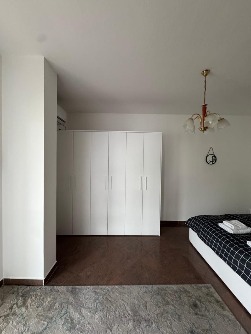 Bed, Photo of the whole room, wardrobe
