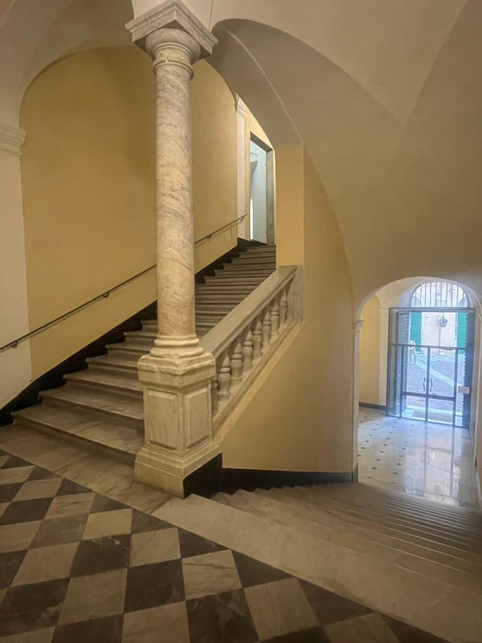 Facade/entrance
