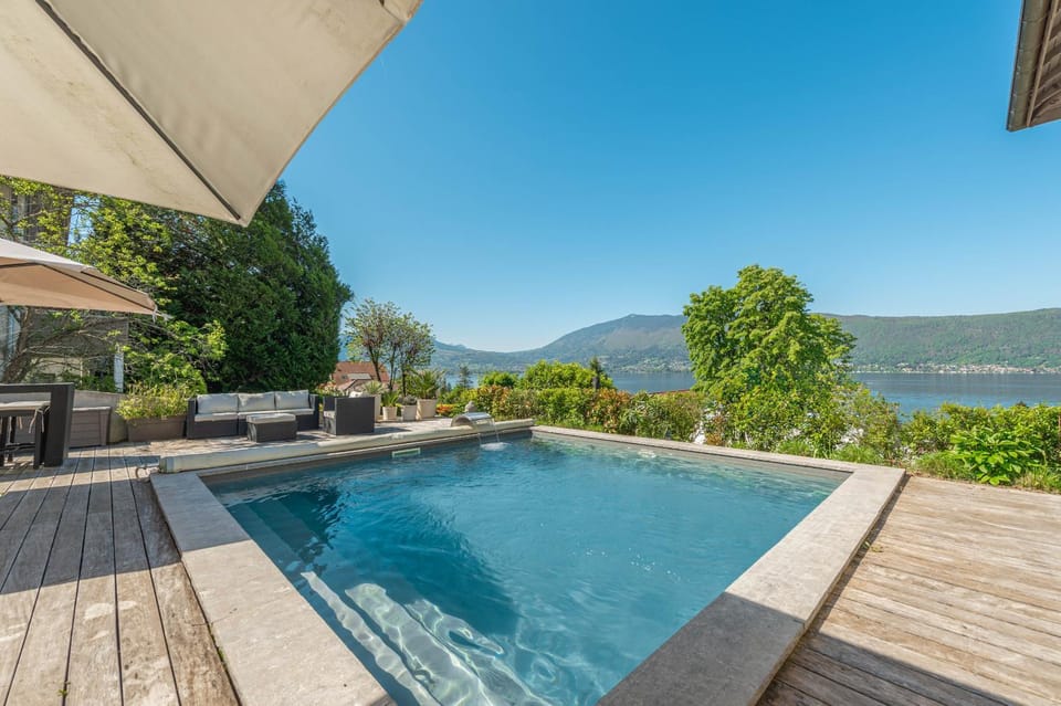 M062 Jolie villa Veyrier-du-lac avec Jacuzzi et vue sur lac House in Menthon-Saint-Bernard