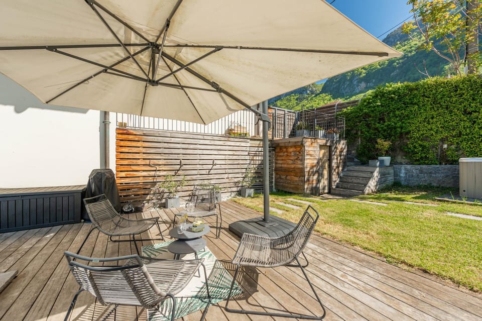 M062 Jolie villa Veyrier-du-lac avec Jacuzzi et vue sur lac House in Menthon-Saint-Bernard