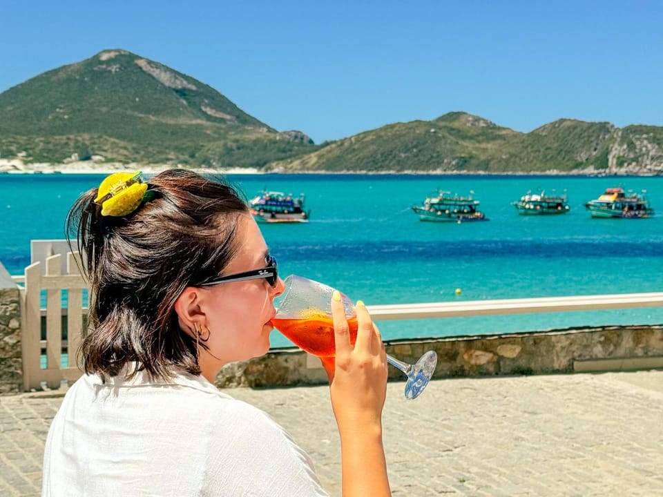 People, Natural landscape, Lounge or bar, Food and drinks, Beach, Guests, Sea view, Drinks