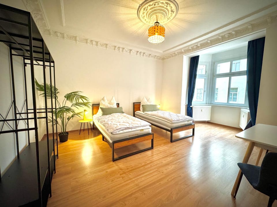Bed, Photo of the whole room, Seating area, Bedroom