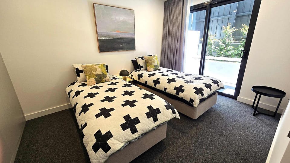 Your 2 Bed Hampton Haven with parking Apartment in Hampton