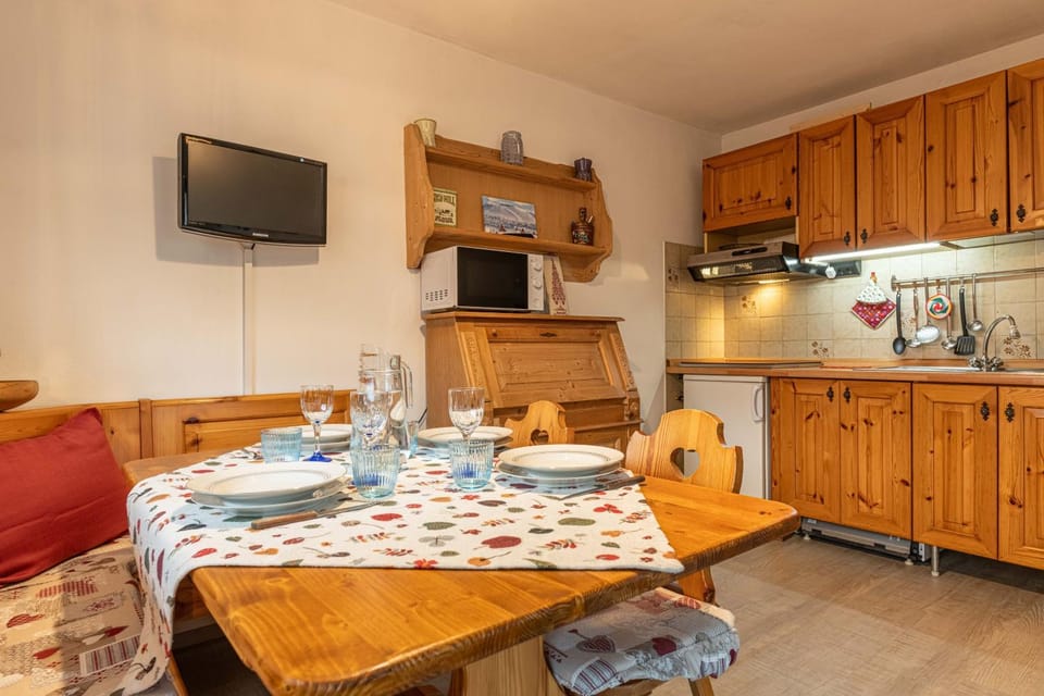 TV and multimedia, Kitchen or kitchenette, Living room, Seating area, Dining area, pet friendly, stove