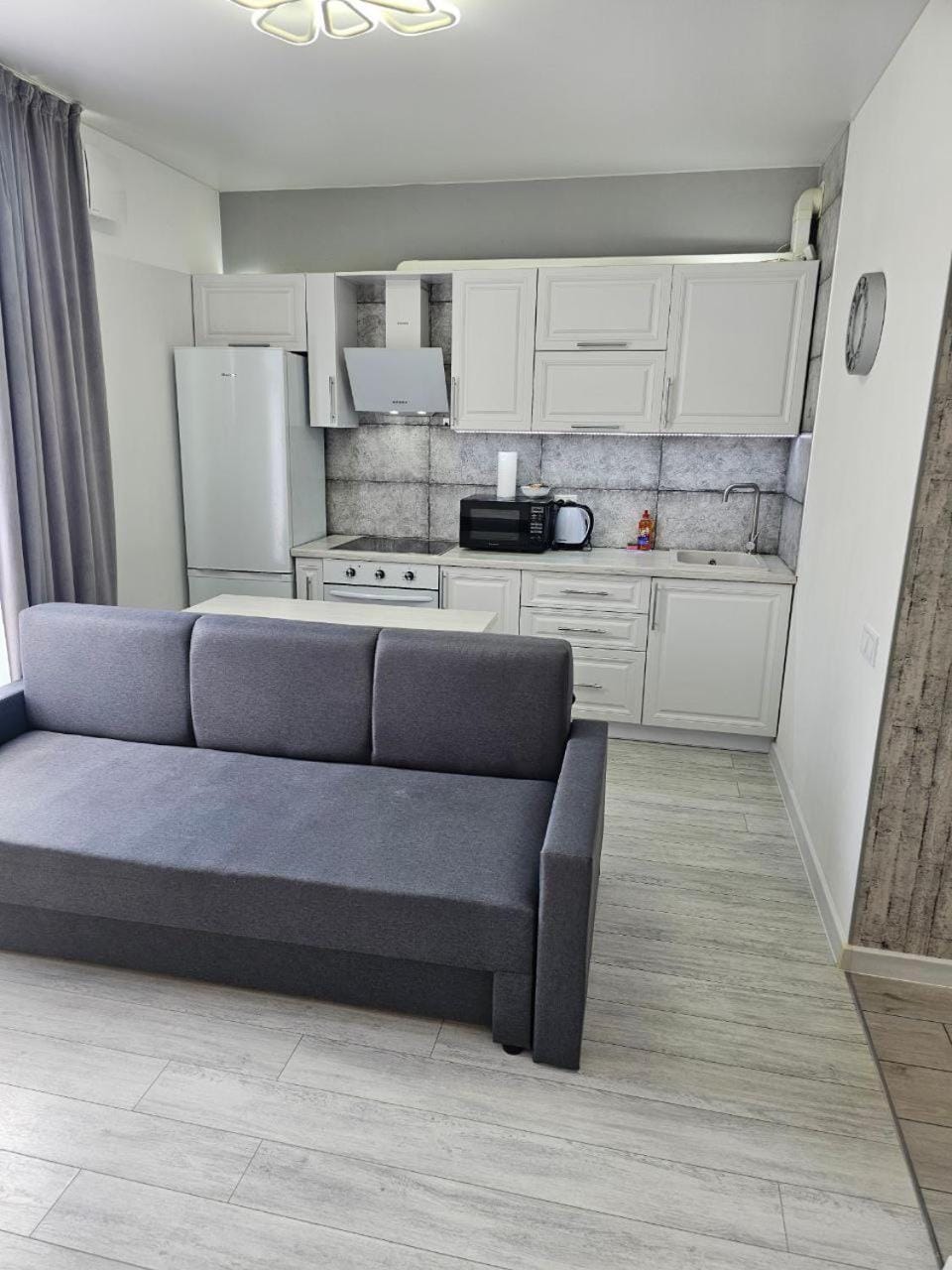 Living room, Seating area, Dining area, oven, stove