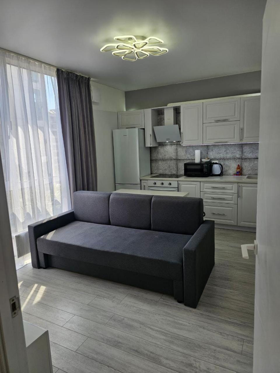 Kitchen or kitchenette, Living room, Seating area, Dining area, oven, stove