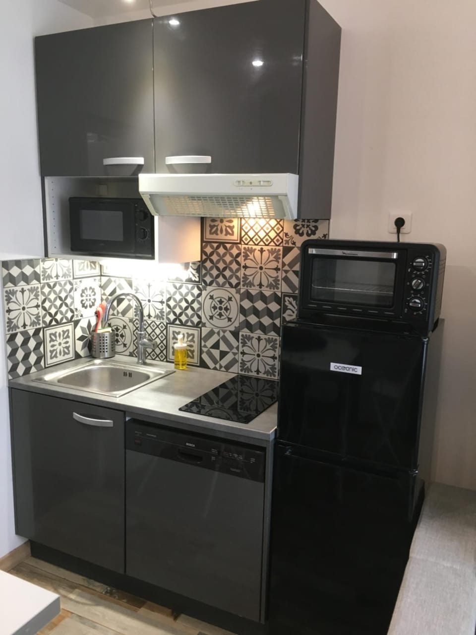 Kitchen or kitchenette, dishwasher, oven, stove