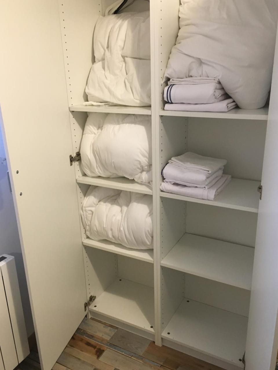 towels, wardrobe