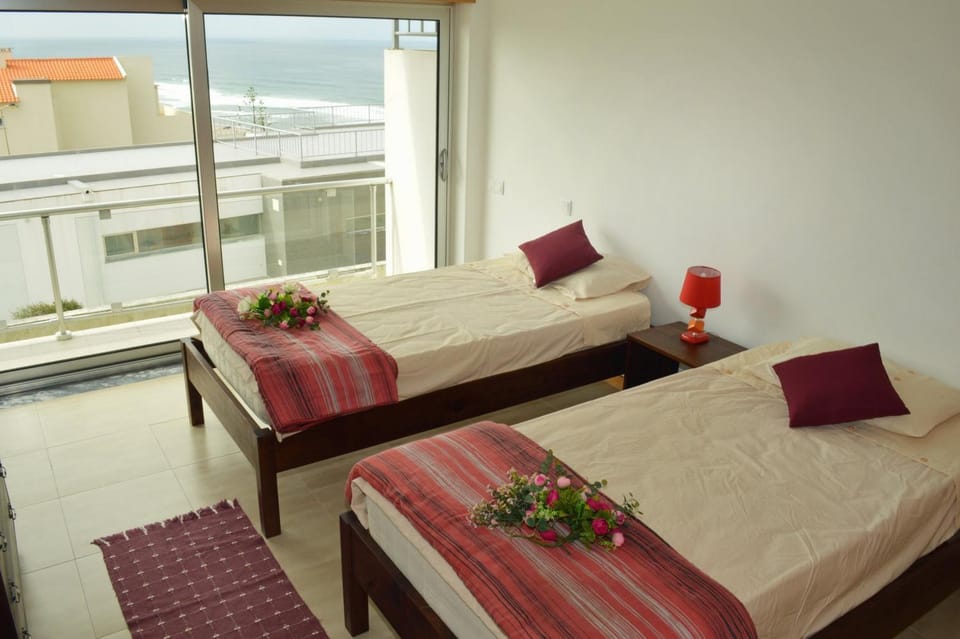 Prestigious location overlooking the stunning beach in Foz do Arelho Villa in Portugal