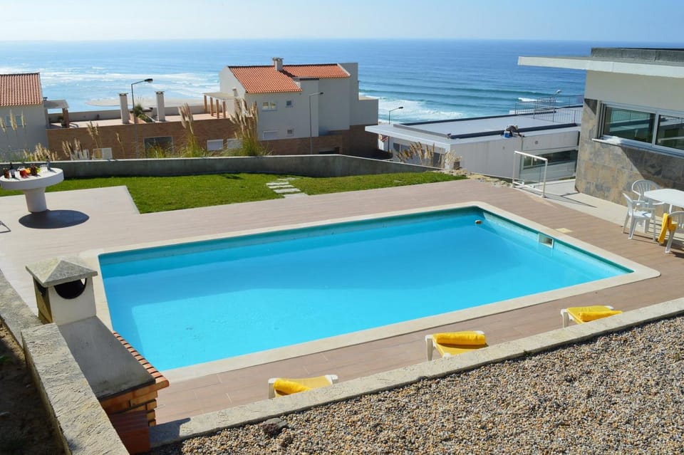 Prestigious location overlooking the stunning beach in Foz do Arelho Villa in Portugal