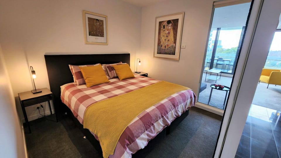 St Kilda vibes - City views, airy 1 bed sleeps 2-4 Apartment in Saint Kilda