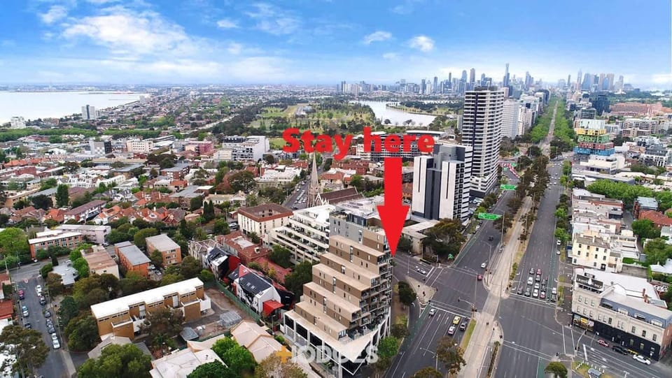 St Kilda vibes - City views, airy 1 bed sleeps 2-4 Apartment in Saint Kilda