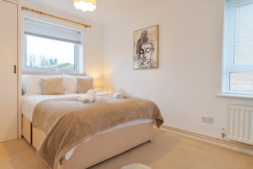 Bed, Photo of the whole room, Bedroom, internet