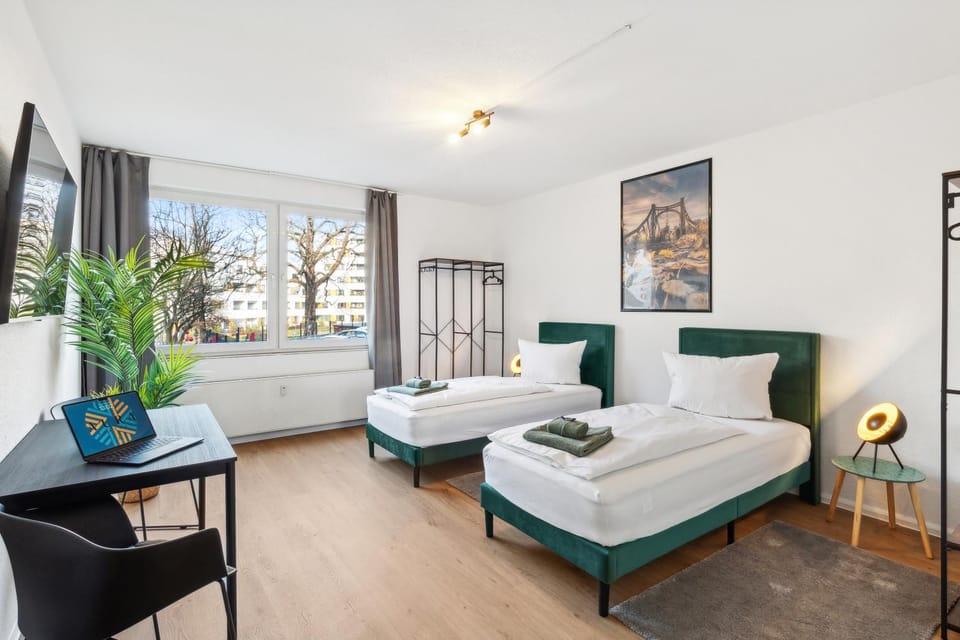 Bed, TV and multimedia, Photo of the whole room, Seating area, Bedroom, towels