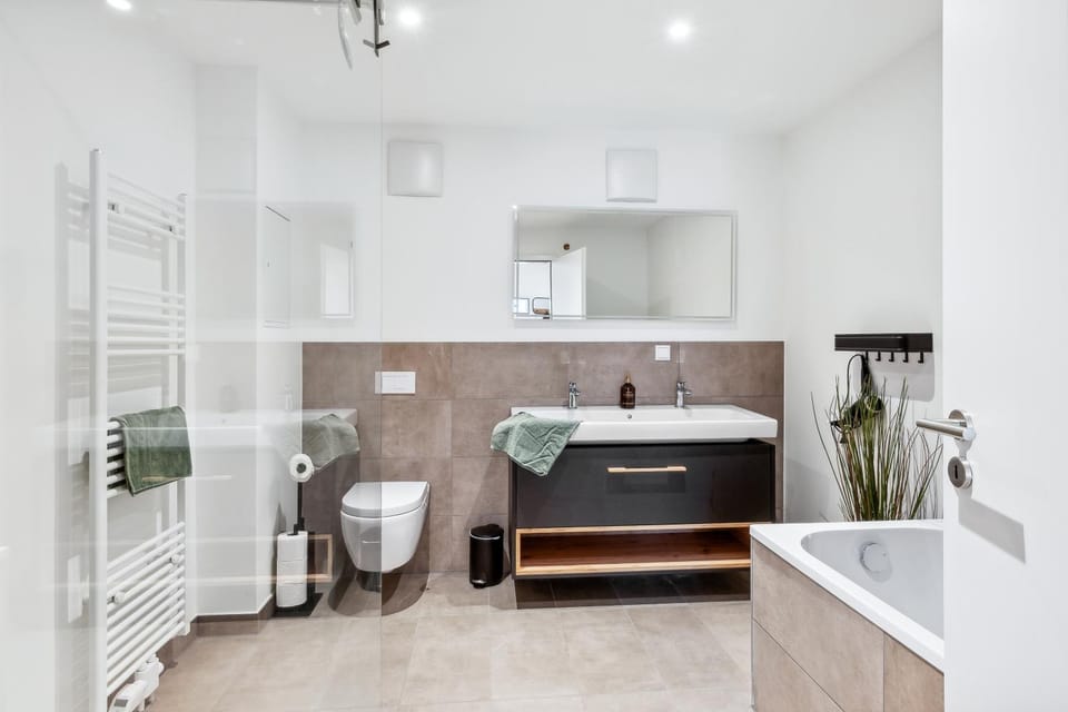 Shower, Toilet, Bathroom, towels