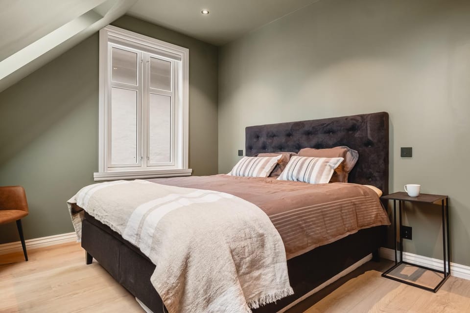 Bed, Living room, Photo of the whole room, Bedroom